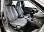 Peugeot 2008 SUV Allure Pack 130pk | Navigatie | Achteruitrijcamera | Stoelverwarming | 3D Cockpit | Climate Control | Cruise Control | Led koplampen | Parkeersensoren v+a | Armsteun | Elektrisch inklapbare spiegels | Keyless start | Apple Carplay / Android Auto | Bluetooth | DAB+ radio | 17" lichtmetalen velgen |