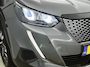 Peugeot 2008 SUV Allure Pack 130pk | Navigatie | Achteruitrijcamera | Stoelverwarming | 3D Cockpit | Climate Control | Cruise Control | Led koplampen | Parkeersensoren v+a | Armsteun | Elektrisch inklapbare spiegels | Keyless start | Apple Carplay / Android Auto | Bluetooth | DAB+ radio | 17" lichtmetalen velgen |
