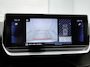 Peugeot 2008 SUV Allure Pack 130pk | Navigatie | Achteruitrijcamera | Stoelverwarming | 3D Cockpit | Climate Control | Cruise Control | Led koplampen | Parkeersensoren v+a | Armsteun | Elektrisch inklapbare spiegels | Keyless start | Apple Carplay / Android Auto | Bluetooth | DAB+ radio | 17" lichtmetalen velgen |