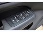 Volvo V60 B3 177PK Automaat Inscription | Trekhaak | ACC | Blis | Panoramadak | H&K | Camera | Stoelverwarming | Leder |