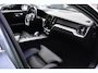 Volvo V60 B3 177PK Automaat Inscription | Trekhaak | ACC | Blis | Panoramadak | H&K | Camera | Stoelverwarming | Leder |