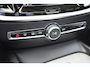 Volvo V60 B3 177PK Automaat Inscription | Trekhaak | ACC | Blis | Panoramadak | H&K | Camera | Stoelverwarming | Leder |