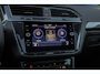 Volkswagen Tiguan 1.5 TSI Elegance | Trekhaak | Panodak | Cruise adaptief | Camera | Stoel+stuur verwarming | Matrix led | Elektrisch bedienbare achterklep | Achteruitrijcamera | Cruise control adaptief met Stop&Go | Elektrisch bedienbare achterklep met sensorsturing