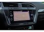 Volkswagen Tiguan 1.5 TSI Elegance | Trekhaak | Panodak | Cruise adaptief | Camera | Stoel+stuur verwarming | Matrix led | Elektrisch bedienbare achterklep | Achteruitrijcamera | Cruise control adaptief met Stop&Go | Elektrisch bedienbare achterklep met sensorsturing