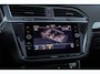 Volkswagen Tiguan 1.5 TSI Elegance | Trekhaak | Panodak | Cruise adaptief | Camera | Stoel+stuur verwarming | Matrix led | Elektrisch bedienbare achterklep | Achteruitrijcamera | Cruise control adaptief met Stop&Go | Elektrisch bedienbare achterklep met sensorsturing