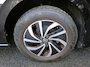 Volkswagen Polo 1.0 TSI 95pk Life / Navigatie by APP / LED / LM 15 inch / Parkeersensoren / Digital cockpit
