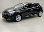 Renault Clio 0.9 TCe Limited Navigatie / Lichtmetalen velgen / NL auto / Armsteun / Dealer onderhouden / Airco / Parkeersensoren achter