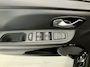 Renault Clio 0.9 TCe Limited Navigatie / Lichtmetalen velgen / NL auto / Armsteun / Dealer onderhouden / Airco / Parkeersensoren achter
