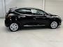 Renault Clio 0.9 TCe Limited Navigatie / Lichtmetalen velgen / NL auto / Armsteun / Dealer onderhouden / Airco / Parkeersensoren achter