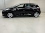 Renault Clio 0.9 TCe Limited Navigatie / Lichtmetalen velgen / NL auto / Armsteun / Dealer onderhouden / Airco / Parkeersensoren achter