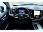 Volvo XC60 T8 Plug-in hybrid AWD Ultimate Dark | Stuurverwarming | Stoelverwarming | Apple Carplay | Trekhaak | Panoramadak | Lederen bekleding | Achterbank verwarmd | 360 graden camera |