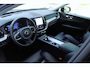 Volvo XC60 T8 Plug-in hybrid AWD Ultimate Dark | Stuurverwarming | Stoelverwarming | Apple Carplay | Trekhaak | Panoramadak | Lederen bekleding | Achterbank verwarmd | 360 graden camera |