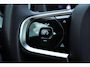 Volvo XC60 T8 Plug-in hybrid AWD Ultimate Dark | Stuurverwarming | Stoelverwarming | Apple Carplay | Trekhaak | Panoramadak | Lederen bekleding | Achterbank verwarmd | 360 graden camera |