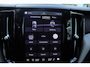 Volvo XC60 T8 Plug-in hybrid AWD Ultimate Dark | Stuurverwarming | Stoelverwarming | Apple Carplay | Trekhaak | Panoramadak | Lederen bekleding | Achterbank verwarmd | 360 graden camera |