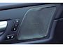 Volvo XC60 T8 Plug-in hybrid AWD Ultimate Dark | Stuurverwarming | Stoelverwarming | Apple Carplay | Trekhaak | Panoramadak | Lederen bekleding | Achterbank verwarmd | 360 graden camera |