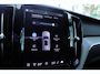 Volvo XC60 T8 Plug-in hybrid AWD Ultimate Dark | Stuurverwarming | Stoelverwarming | Apple Carplay | Trekhaak | Panoramadak | Lederen bekleding | Achterbank verwarmd | 360 graden camera |