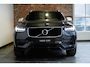 Volvo XC90 T8 Twin Engine AWD R-Design | Dealeronderhouden | Head-Up Display | BLIS | Adaptive Cruise Control | Keyles Entree | Parkeersensoren voor + achter | Parkeercamera | Stoelverwarming | High Performance Audio |
