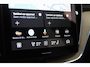 Volvo XC60 T8 Hybride AWD Ultra Dark Executive | Luchtvering | Massage | Stoelventilatie | Head-Up | 360° Camera | Panoramadak |