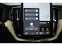 Volvo XC60 T8 Hybride AWD Ultra Dark Executive | Luchtvering | Massage | Stoelventilatie | Head-Up | 360° Camera | Panoramadak |