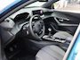 Peugeot 2008 Allure 100pk Navigatie via Apple Carplay en Android Auto | Parkeersensoren voor en achter | Cruise control | Automatische airco | Lichtmetalen velgen