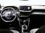 Peugeot 2008 Allure 100pk Navigatie via Apple Carplay en Android Auto | Parkeersensoren voor en achter | Cruise control | Automatische airco | Lichtmetalen velgen