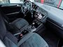 Volkswagen Tiguan 1.5 TSI ACT R-Line | 360 Camera | Adaptieve Cruise Control | Apple Carplay | Android Auto | Stoelverwarming | 19'' Lichtmetalen Velgen |