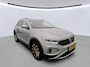 Volkswagen T-Roc 1.5 TSI 150pk Life DSG Automaat / Navigatie / LM 17 inch / LED / Camera / Park Assist / Afn. Trekhaak / Dig cockpit Pro
