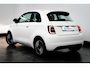 Fiat 500e Icon 42 kWh Lichtmetalen velgen | Apple CarPlay/Android Auto | Cruise Controle | Climate Controle | Automatische airconditioning | Handrem elektrisch | Infotainment-systeem: UConnect met DAB+ Radio-ontvangst (Touchscreen 10,25")
