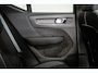 Volvo XC40 B4 197PK Plus Dark | 360 | Pixel Led | Trekhaak | Panoramadak | Getint Glas