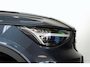 Volvo XC40 B4 197PK Plus Dark | 360 | Pixel Led | Trekhaak | Panoramadak | Getint Glas