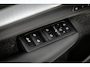 Volvo XC40 B4 197PK Plus Dark | 360 | Pixel Led | Trekhaak | Panoramadak | Getint Glas