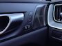 Volvo XC60 2.0 T6 Plug-in hybrid AWD Ultra Dark | Trekhaak | Harman Kardon | Stoel + Stuur Verwarming | Panoramadak | 360 Camera |