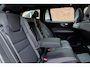 Volvo V60 T6 Plug-in hybrid AWD Plus Dark | Adaptive Cruise & Pilot Assist | Panoramadak met Schuif-/Kantelfunctie | Harman Kardon Premium Audio | Verwarmbare voorstoelen, achterbank en stuurwiel | 19 inch Lichtmetalen velgen