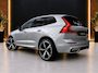 Volvo XC60 2.0 R-Design 398PK AWD Long Range | Pano | H&K | Orrefors | Leder | Memory | Carplay - Android | Keyless | 360 | Trekhaak | Led | Adaptive Cruise | Stoelverwarming voor & achter | Stuurwielverwarming | Digital Dash | Dodehoek Detectie