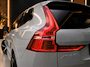 Volvo XC60 2.0 R-Design 398PK AWD Long Range | Pano | H&K | Orrefors | Leder | Memory | Carplay - Android | Keyless | 360 | Trekhaak | Led | Adaptive Cruise | Stoelverwarming voor & achter | Stuurwielverwarming | Digital Dash | Dodehoek Detectie
