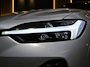Volvo XC60 2.0 R-Design 398PK AWD Long Range | Pano | H&K | Orrefors | Leder | Memory | Carplay - Android | Keyless | 360 | Trekhaak | Led | Adaptive Cruise | Stoelverwarming voor & achter | Stuurwielverwarming | Digital Dash | Dodehoek Detectie