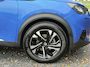 Peugeot 2008 1.2 PureTech Blue Lease Allure ✓2e Eigenaar✓360° Camera✓Draadloze telefoonlader✓Carplay✓6 bak✓Halfleder✓Navi✓Clima✓Cruise✓17'' Lmv✓Rijstrooksensor✓102pk✓Dealer onderhouden✓N.A.P✓Apk tot 04-2027
