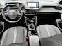 Peugeot 2008 1.2 PureTech Blue Lease Allure ✓2e Eigenaar✓360° Camera✓Draadloze telefoonlader✓Carplay✓6 bak✓Halfleder✓Navi✓Clima✓Cruise✓17'' Lmv✓Rijstrooksensor✓102pk✓Dealer onderhouden✓N.A.P✓Apk tot 04-2027