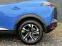 Peugeot 2008 1.2 PureTech Blue Lease Allure ✓2e Eigenaar✓360° Camera✓Draadloze telefoonlader✓Carplay✓6 bak✓Halfleder✓Navi✓Clima✓Cruise✓17'' Lmv✓Rijstrooksensor✓102pk✓Dealer onderhouden✓N.A.P✓Apk tot 04-2027