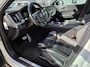 Volvo XC60 2.0 T6 Plug-in Hybrid AWD R-Design | Panoramadak | Harman Kardon Audio | Head-up Display | Lichtmetalen Velgen 22 inch | 360 Graden Camera | Keyless Entry | Elektrische Achterklep | Stoelverwarming voor en achter | Cruise Control Adaptief | BLIS | Navigatie | Apple Carplay | Android Auto