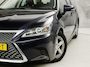 Lexus CT 200h Sport Automaat (APPLE CARPLAY, GROOT NAVI, CAMERA, SPORTSTOELEN, CRUISE, ALCANTARA, NIEUWSTAAT)