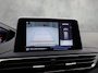 Peugeot 5008 1.2 PureTech Allure 7 Persoons Automaat (PANORAMADAK, APPLE CARPLAY, GROOT NAVI, 360 CAMERA, KEYLESS, SPORTSTOELEN, GETINT GLAS, LANE ASSIST, NIEUWSTAAT)