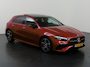 Mercedes-Benz A-klasse 180 Business Solution AMG | Night | Panoramadak | Multibeam | Widescreen | Achteruitrijcamera | Sfeerverlichting | Stoelverwarming |