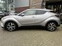 Toyota C-HR / C-HR+ 1.8 Hybrid Dynamic BLIND-SPOT STOEL/STUURVERWARMING CAMERA CLIMA PARK-SENSOREN KEYLESS AUTO-PARK 18" LM-VELGEN