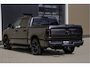 Dodge Ram SPORT | MEEST VOLLE RAM | €69950,- excl | 5.7 V8 HEMI | LUCHTVERING | HUD | MWK | PANO | VOL DIGI SCHERMEN | NIGHT EDITION | DUBBELE CABINE | 5 PERSOONS | DC | CREW CAB | TOP STAAT | KLEUR: GRANITE NIGHT EDITION GEWELDIGE KLEUR |