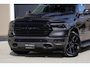 Dodge Ram SPORT | MEEST VOLLE RAM | €69950,- excl | 5.7 V8 HEMI | LUCHTVERING | HUD | MWK | PANO | VOL DIGI SCHERMEN | NIGHT EDITION | DUBBELE CABINE | 5 PERSOONS | DC | CREW CAB | TOP STAAT | KLEUR: GRANITE NIGHT EDITION GEWELDIGE KLEUR |