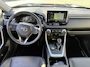 Toyota RAV4 2.5 Hybrid AWD Black Edition / Allseason Banden / Trekhaak 1650kg Trekgewicht / SCM Alarmcertificaat / Elektrisch Verstelbare Stoelen /