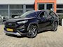 Toyota RAV4 2.5 Hybrid AWD Black Edition / Allseason Banden / Trekhaak 1650kg Trekgewicht / SCM Alarmcertificaat / Elektrisch Verstelbare Stoelen /