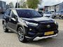 Toyota RAV4 2.5 Hybrid AWD Black Edition / Allseason Banden / Trekhaak 1650kg Trekgewicht / SCM Alarmcertificaat / Elektrisch Verstelbare Stoelen /