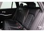 BMW 3-Serie Touring 330e Business Edition Plus M-sport Org NL, Panoramadak, M-Sportstoelen, Carbon, Camera, Elektr. Trekhaak, 19''